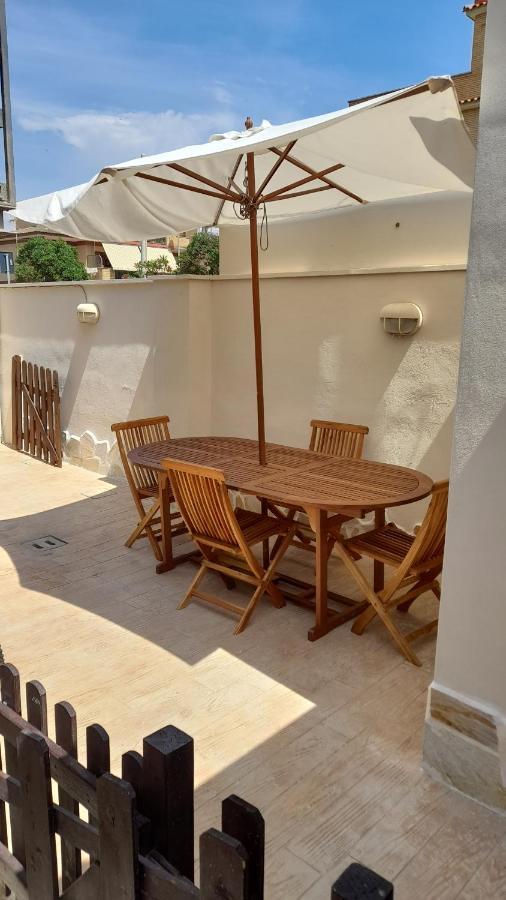 Casa Roberto Beach Torvaianica Bagian luar foto