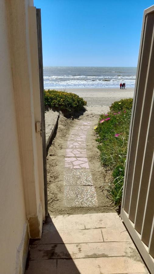 Casa Roberto Beach Torvaianica Bagian luar foto