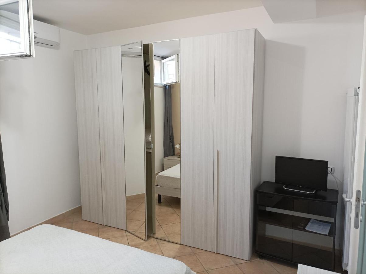 Casa Roberto Beach Torvaianica Bagian luar foto