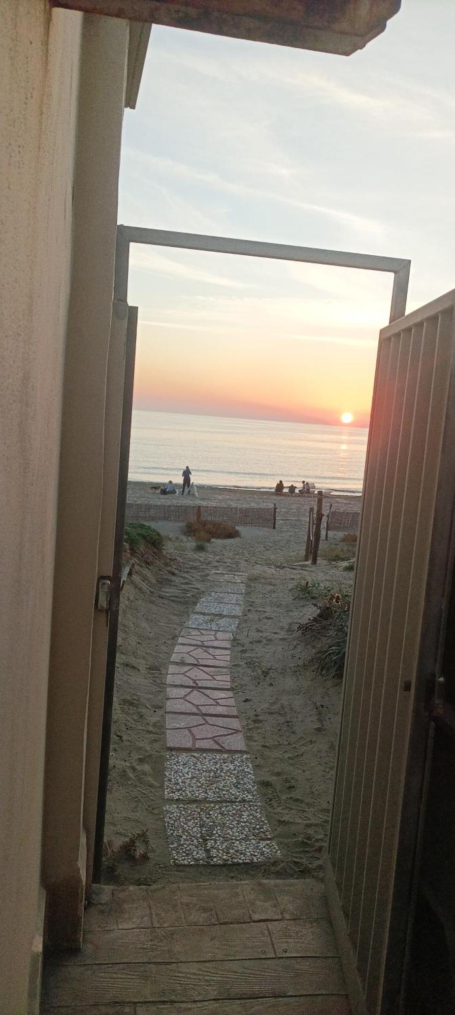 Casa Roberto Beach Torvaianica Bagian luar foto