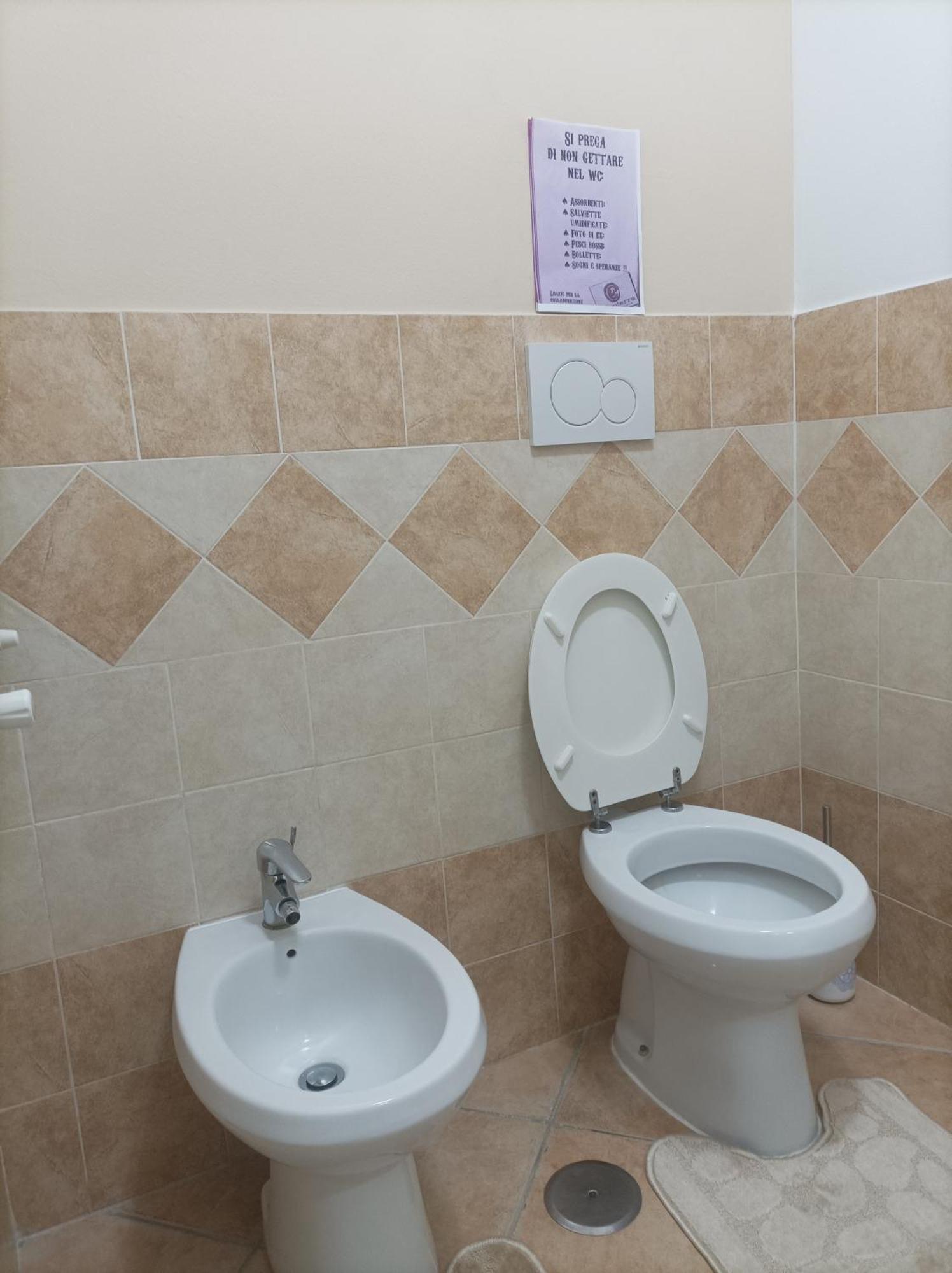 Casa Roberto Beach Torvaianica Bagian luar foto