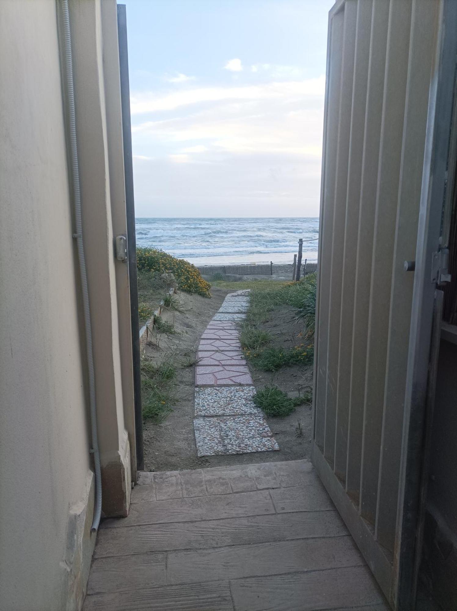 Casa Roberto Beach Torvaianica Bagian luar foto